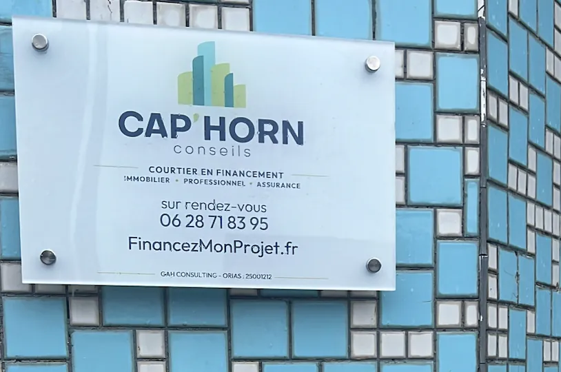 Plaque du cabinet CAP HORN CONSEILS à Méteren : courtier en financement immobilier, professionnel et assurance, sur rendez-vous